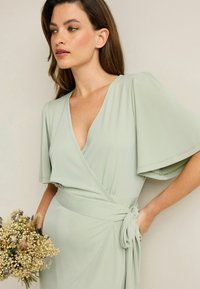 Next FRONT  - REGULAR FIT - Maksi garuma kleita - sage green