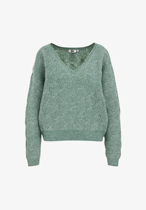 Grøn strikket sweater med v-udskæring, der har et tekstureret mønster og ribbede manchetter og kant. Designet er løst og afslappet.