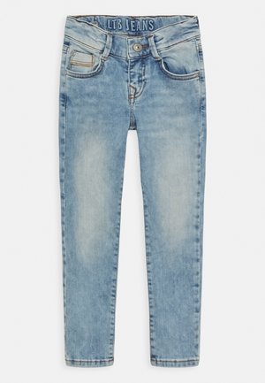 Lichtblauwe vervaagde slim-fit jeans met metalen knoop, riemlussen en voor- en muntzakken, met het merk "LTB JEANS" op de binnenkant van de tailleband.