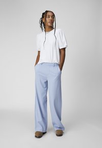 Object OBJLISA WIDE NOOS - Bukser - brunnera blue