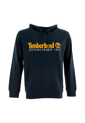 Marineblauwe hoodie van zacht materiaal, met een kangoeroezak, een capuchon met trekkoord en een gele Timberland-logo met "OPGERICHT 1973."