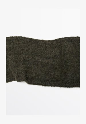 Sciarpa in lana verde scuro, lavorata a maglia, superficie strutturata, bordi irregolari, caratterizzata da una sensazione morbida e pelosa. Adatta per calore e comfort.
