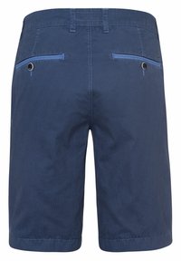 Shorts bleu marine en tissu texturé avec deux poches arrière dotées de fermetures à bouton et d'accents de coutures contrastées.