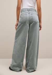 Next TALL FIT - Pernera ancha - grey stripe