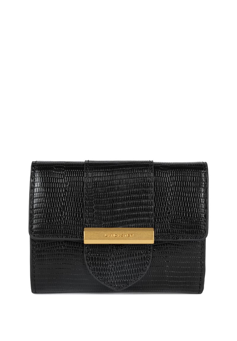 Portefeuille noir à texture réalisé en matériau synthétique. Doté d'un accent en métal doré avec le nom de la marque et d'une fermeture à rabat. Forme rectangulaire compacte.