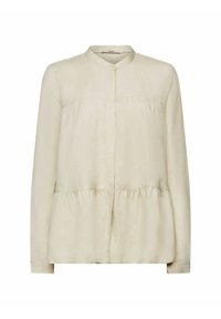Blusa de manga larga beis claro con cuello tipo mao, cierre de botones, detalles fruncidos en el pecho y la cintura, y un corte relajado. Textura de tela suave.