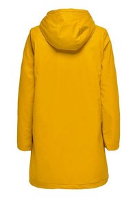 Manteau imperméable jaune à capuche, avec une finition lisse et mate, et une longueur mi-cuisse. Conception simple et sans coutures apparentes, sans éléments métalliques visibles.