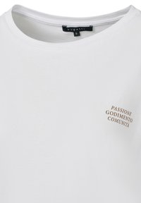Weißes Baumwoll-T-Shirt mit Rundhalsausschnitt und kurzen Ärmeln. Mit braunem Text: "PASSIONE GODIMENTO COMUNITÀ" auf der linken Seite.