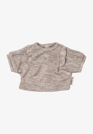 Brązowy, dziergany sweter dla niemowląt z krótkimi rękawami, marszczonymi detalami na ramionach oraz małą materiałową metką z boku.