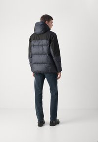 BOSS HAMAR granatowy