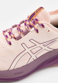 ASICS GEL-NIMBUS 26 TR - Katujuoksukengät - nature bathing/pearl pink