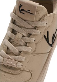 Karl Kani UP LOGO PRM - Tenisice - beige black