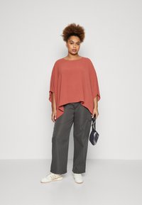 Vero Moda Curve VMALVA O NECK PONCHO - Cape - marsala