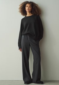 Next CREW NECK - Džemperis - black