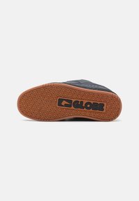 Globe FUSION - Skate shoes - phantom/burnt orange