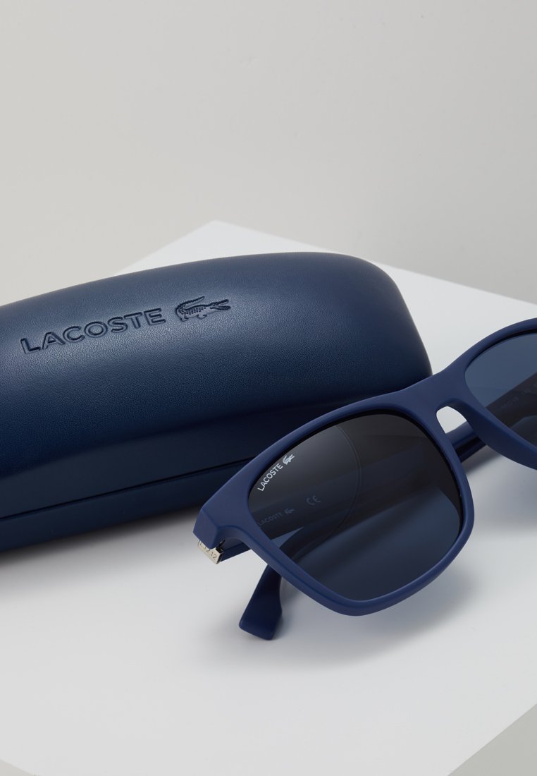Herren Taschen & Koffer | Lacoste Sonnenbrille matte blue/blau - IG16977 Herren Taschen & Koffer | Lacoste Sonnenbrille matte blue/blau - IG16977