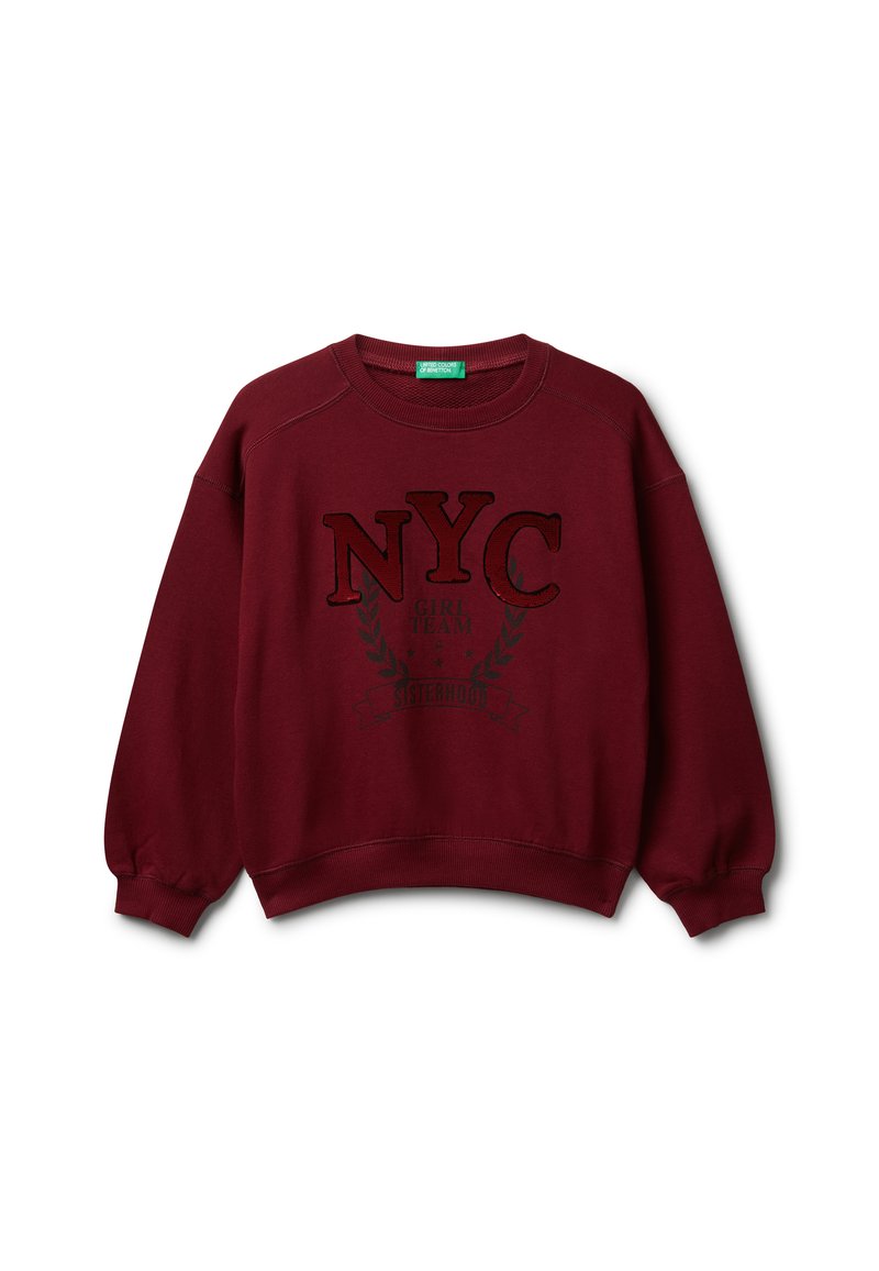 Felpa color bordeaux con polsini e orlo a costine, con testo "NYC Girl Team Sisterhood" e design di corona d'alloro sul davanti.