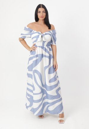 Robe maxi de couleur bleu clair et blanche avec un motif de vagues abstrait. Design décolleté avec un lien à l'avant et une taille smockée. Tissu doux.