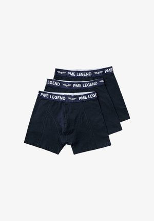 Drei schwarze PME Legend Boxershorts mit gebrandetem elastischem Bund, übereinander gestapelt auf weißem Hintergrund.