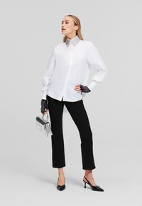 KARL LAGERFELD ESSENTIALS RHINESTONE COLLAR - Blusa - white
