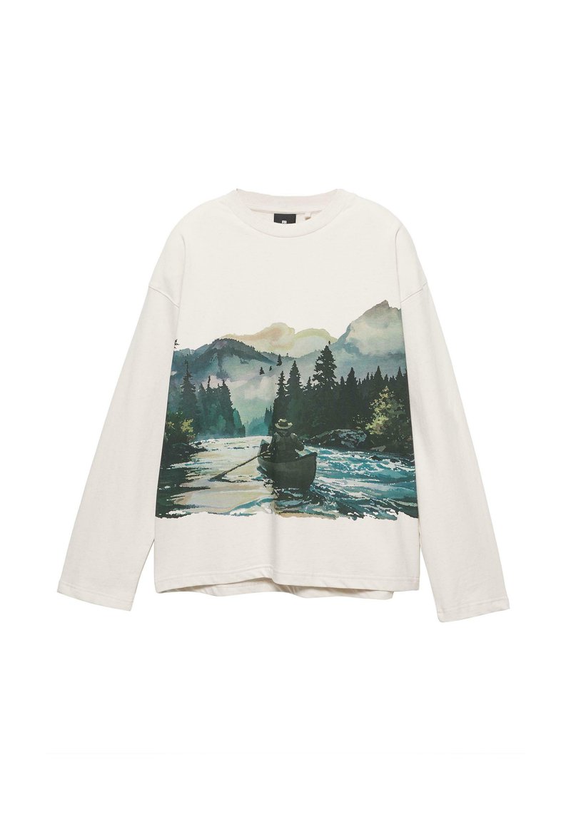 Puuvillainen pitkähihainen paita off-white-värissä, jossa on vesiväripainatus kanosta joella, ympäröitynä vuorten ja puiden kanssa.