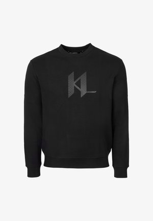 Zwarte sweater van zacht stof, met een ronde hals en lange mouwen. Op de borst staat een subtiel grijs logo gedrukt.