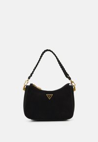 Czarna torebka z zamszu o zakrzywionym kształcie, plecionym uchwycie, złotymi akcentami oraz trójkątną ozdobą logo z przodu.