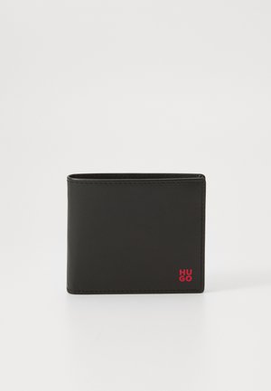 Zwarte leren portemonnee met een zachte textuur, opvouwbaar ontwerp en rood "HUGO" logo. Beschikt over schone randen en een minimalistische esthetiek.