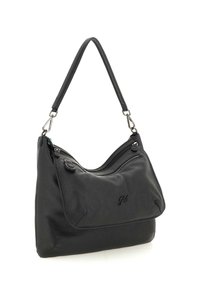 Borsa a tracolla in pelle nera con superficie testurizzata, dotata di una sola tracolla, cerniere e un dettaglio con logo sulla parte anteriore.