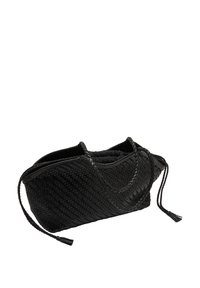 Czarna pleciona torebka o zaokrąglonym kształcie, z plecionymi uchwytami i zapięciem na sznurki. Miękka tekstura z gładkim wnętrzem.