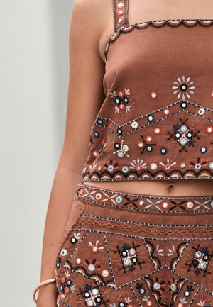Next, REGULAR FIT - EMBROIDERED MIRROR DETAIL SHELL TOP - Bluză - rust brown