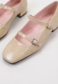 Sandra Fontán EUSASA - Babies - beige