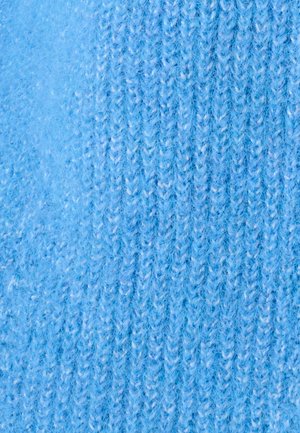 Tessuto azzurro chiaro lavorato a maglia con una texture morbida e pelosa. Un evidente motivo a costine verticali ne esalta la profondità e l'interesse visivo.