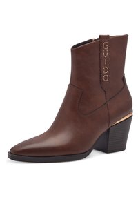 Bottine en cuir marron avec un bout pointu, un talon bloc de hauteur intermédiaire, des détails dorés et une fermeture éclair à l'arrière. Surface texturée avec un détail de logo.
