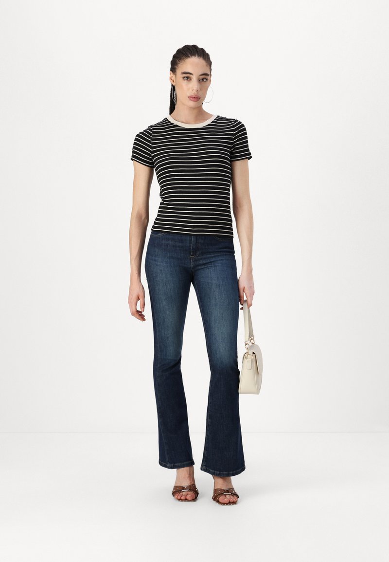 GAP MOD CROP TEE - Triko s potiskem - black white stripe