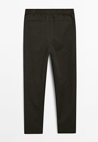 Pantalons slim-fit vert foncé avec une taille élastique, deux poches arrière et une texture lisse.
