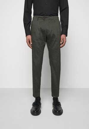 CARE - Kalhoty - mottled olive