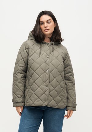 ONLY Carmakoma, CARJULIET QUILTED HOOD JACKET  - Леко яке - smokey olive
