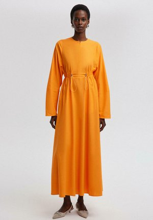 WITH GATHERED WAIST - Dolga obleka - orange