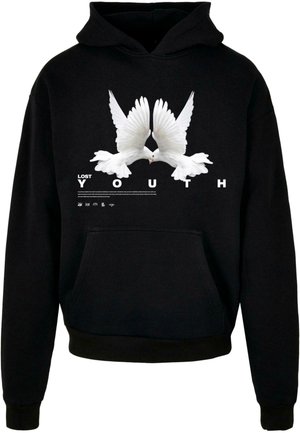 Sort hættetrøje med et grafisk design af to hvide duer med udstrakte vinger, tekst "LOST YOUTH" i fede bogstaver nedenfor. Tekstur af fleece-stof.