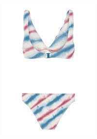 Ensemble bikini deux pièces en tissu texturé, avec des rayures diagonales tie-dye rouge et bleu sur fond blanc et une fermeture à l'avant du haut.
