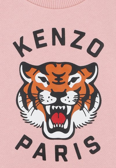Różowy bawełniany sweatshirt z wyrazistą grafiką pomarańczowego i czarnego tygrysa, z napisem "KENZO" powyżej i "PARIS" poniżej w czarnym kolorze.