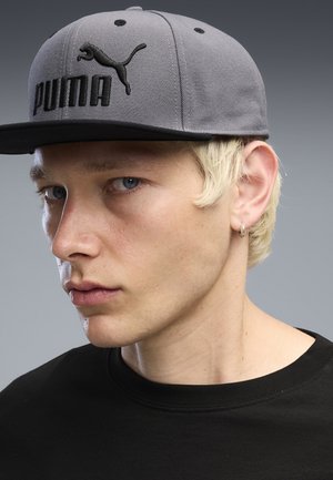 Puma, ESSENTIALS NO. 1 LOGO CAP MIT FLACHEM SCHIRM UNISEX - Casquette - moody gray- black
