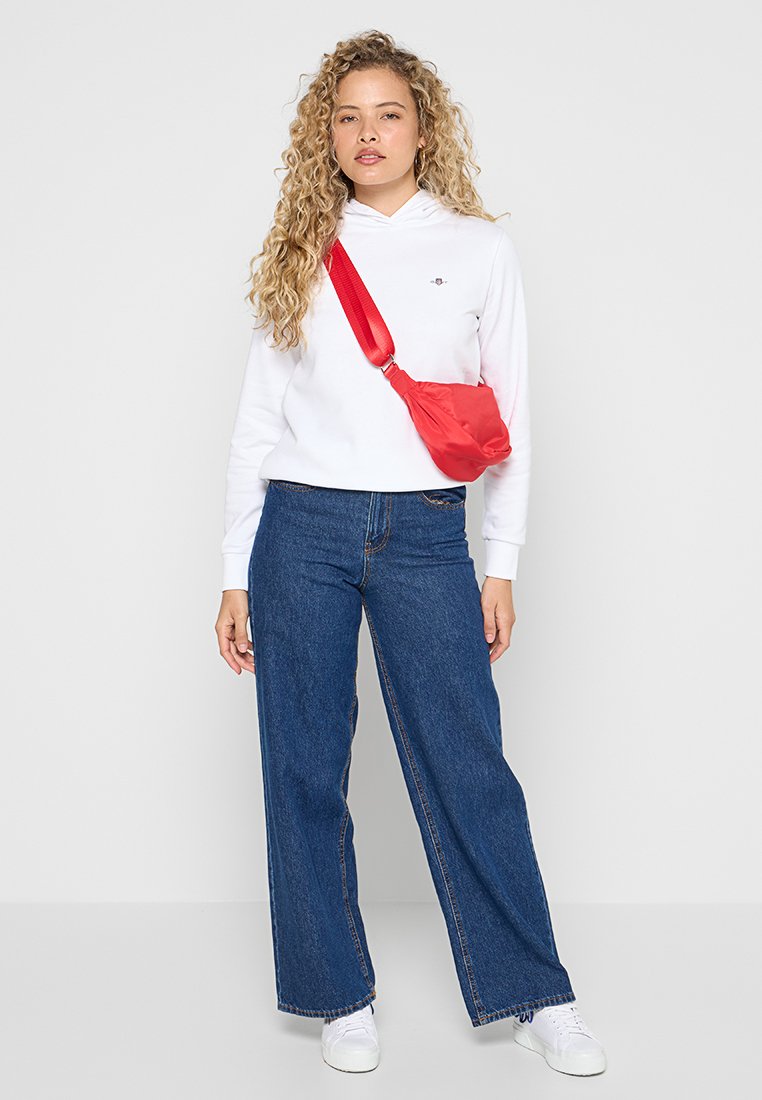 REGULAR FIT