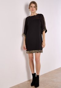 Apricot Robe de jour - black