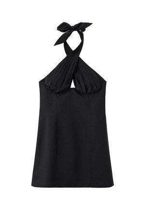 Top negro de cuello halter con tirantes cruzados plisados anudados en un lazo en el cuello y un cuerpo liso de corte recto.