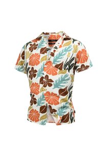Camisa de manga corta con un fondo blanco y grandes patrones florales y de hojas en naranja, marrón, verde azulado y verde olivo. Textura de tela suave.