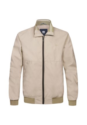 Chaqueta beige con cremallera y cuello alto, con una cremallera oscura y puños acanalados a juego. Detalle en el cuello interior con rayas verdes y blancas.