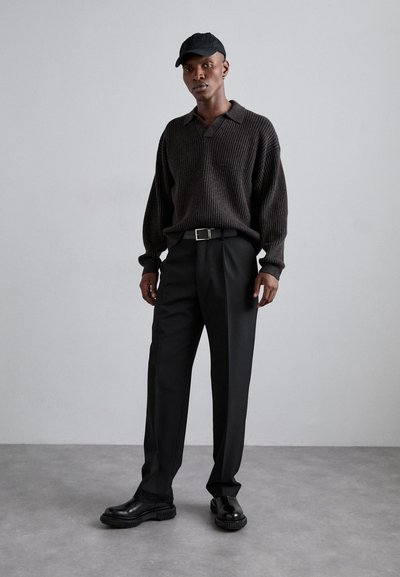 Filippa K Džemper - mocha/navy