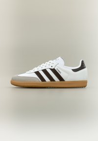 Neizbrano, footwear white/aurora coffee/clear granite